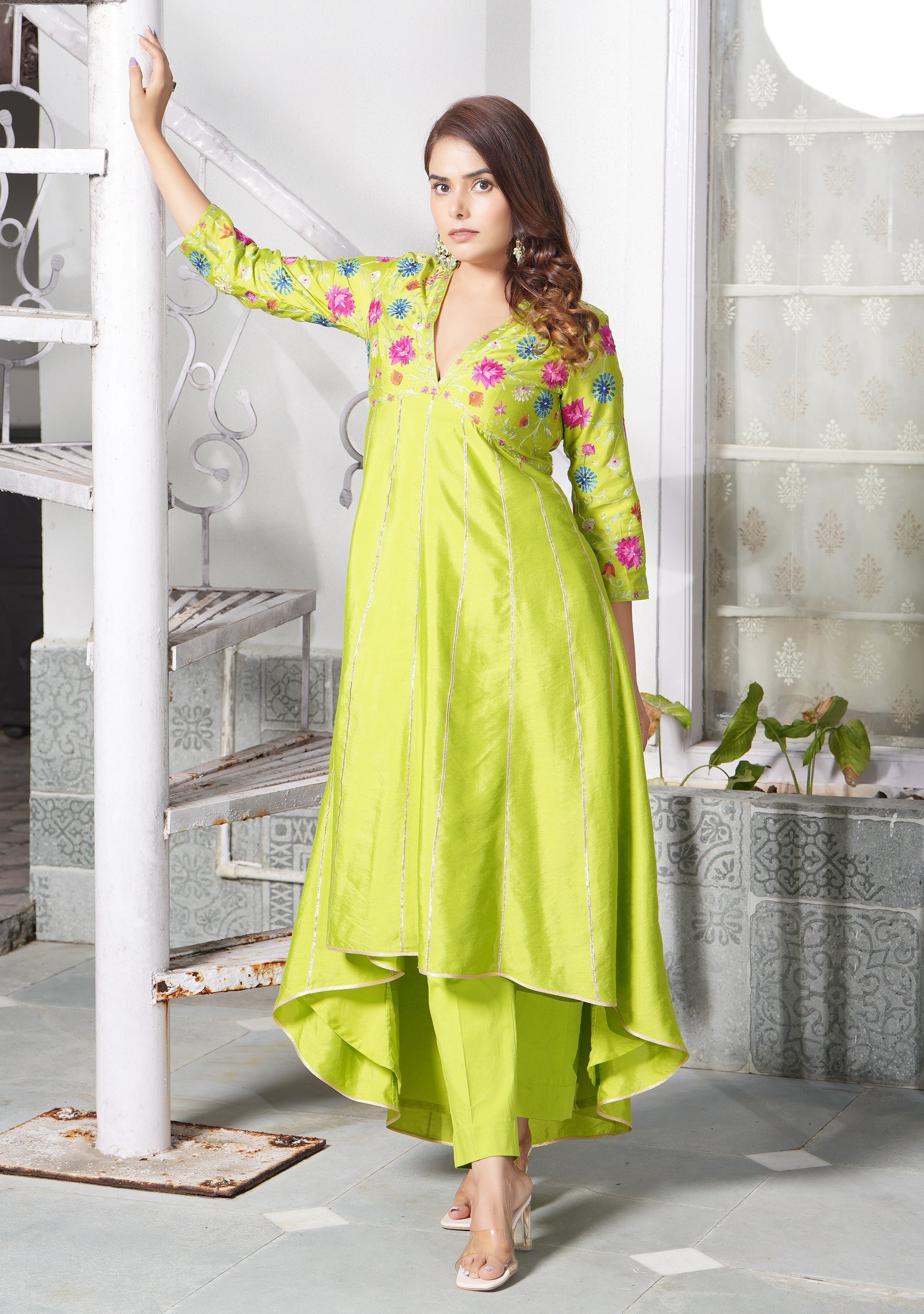 Love Bird Hi-Lo V Neck Embroidered Kurta Set - kurta set Canada