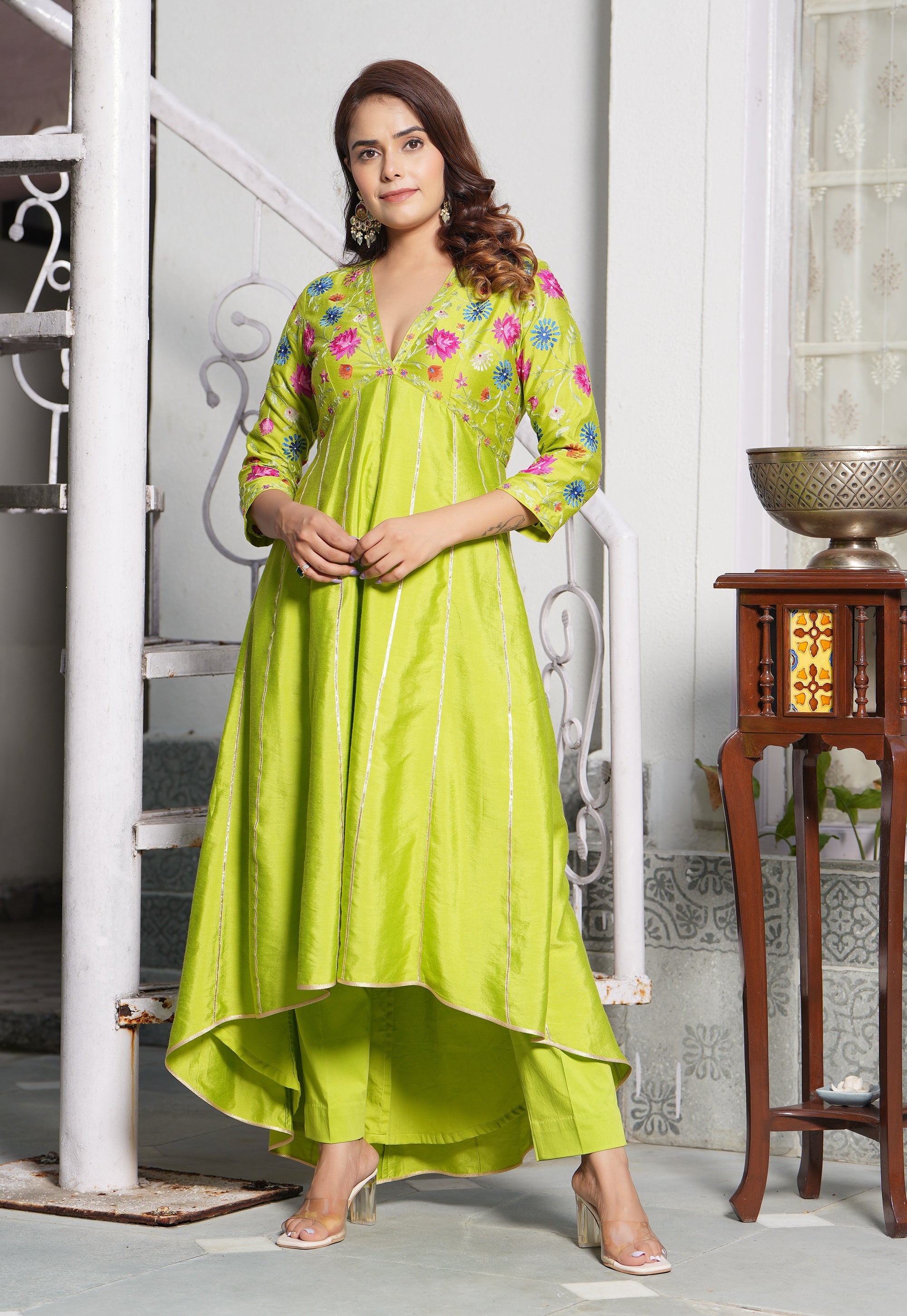 Love Bird Hi-Lo V Neck Embroidered Kurta Set - kurta set Canada
