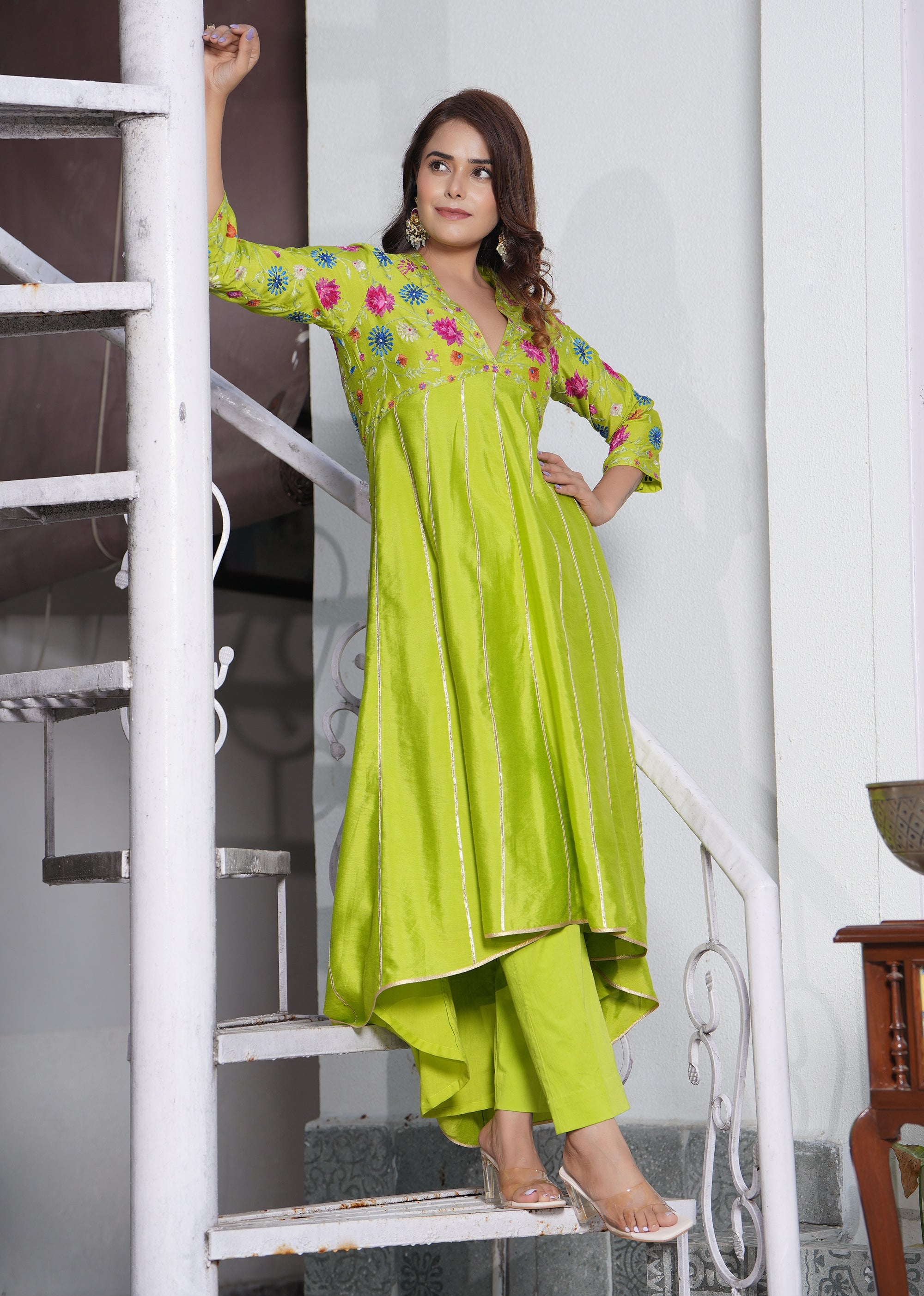 Love Bird Hi-Lo V Neck Embroidered Kurta Set - kurta set Canada